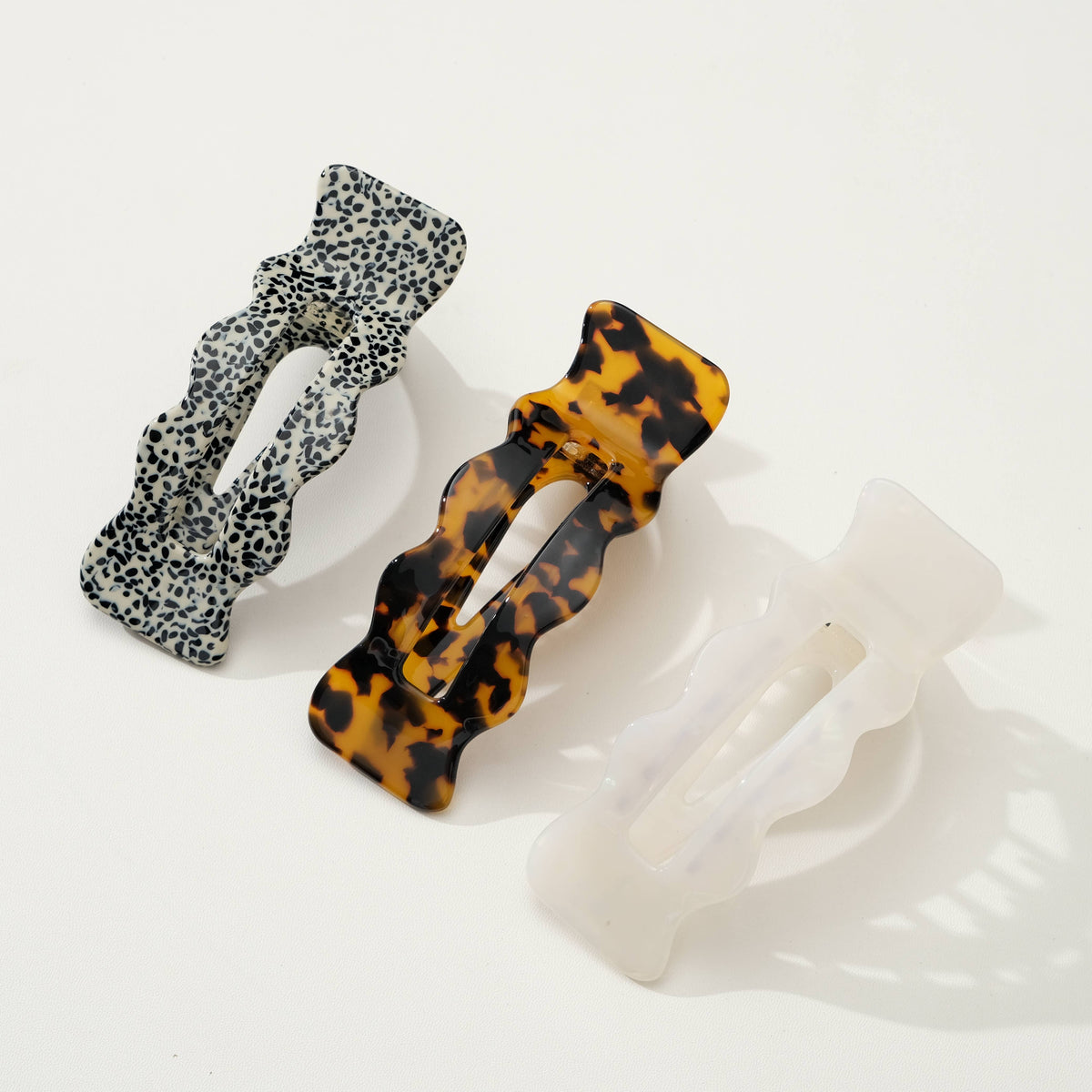 Jane Core Scalloped Flat Lay Claw Clip