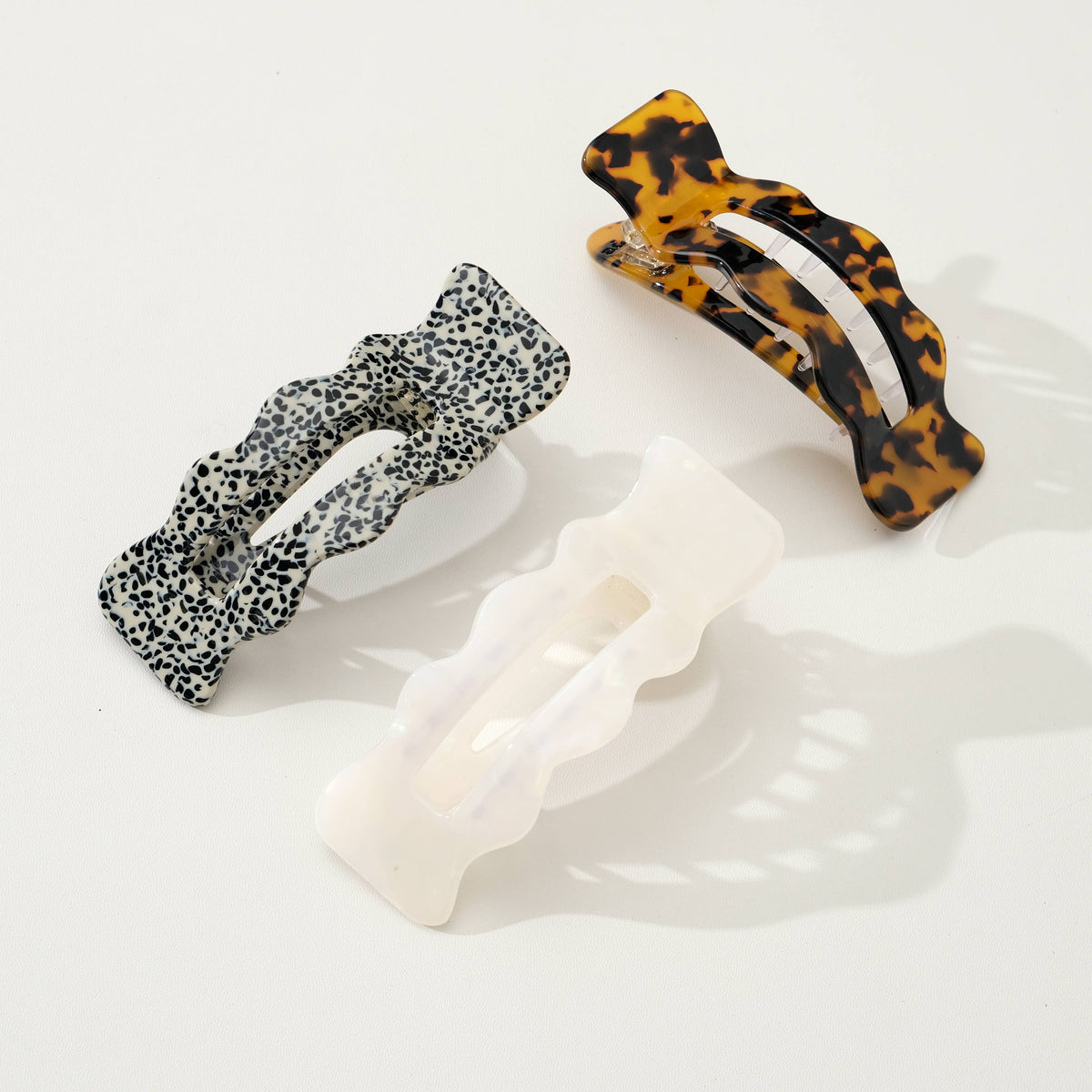 Jane Core Scalloped Flat Lay Claw Clip