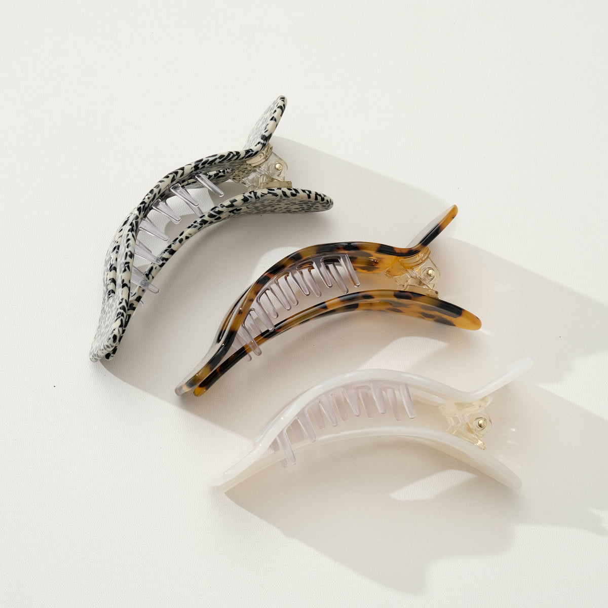 Jane Core Scalloped Flat Lay Claw Clip