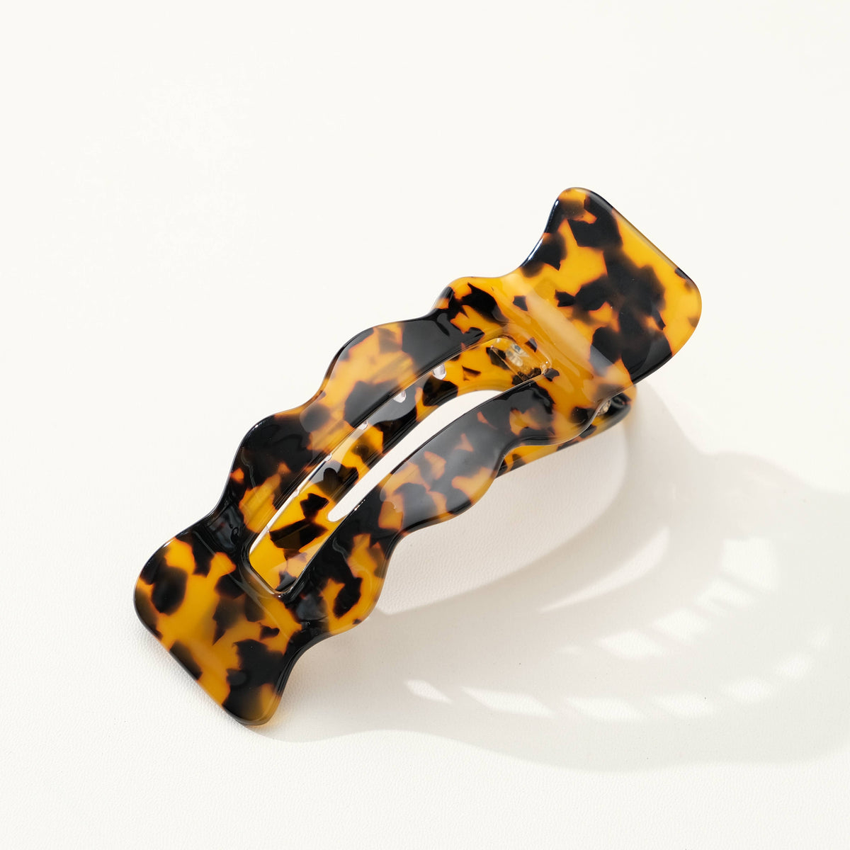 Jane Core Scalloped Flat Lay Claw Clip