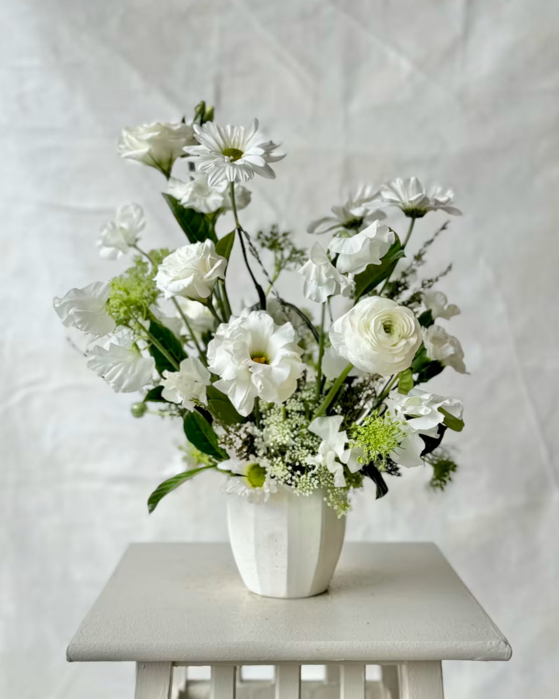 Floral Arrangement: Modern Neutral