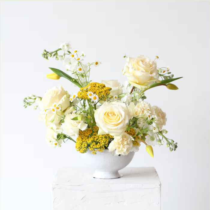 Yellow & White Deluxe Centerpiece