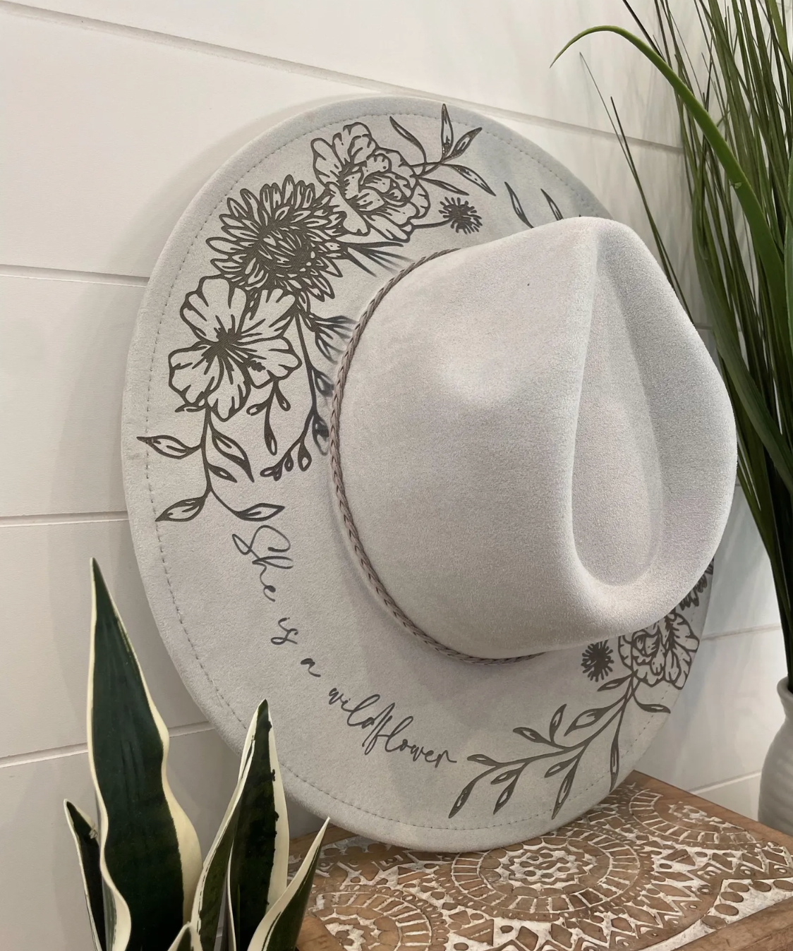 Engraved Floral Hat - Light Grey