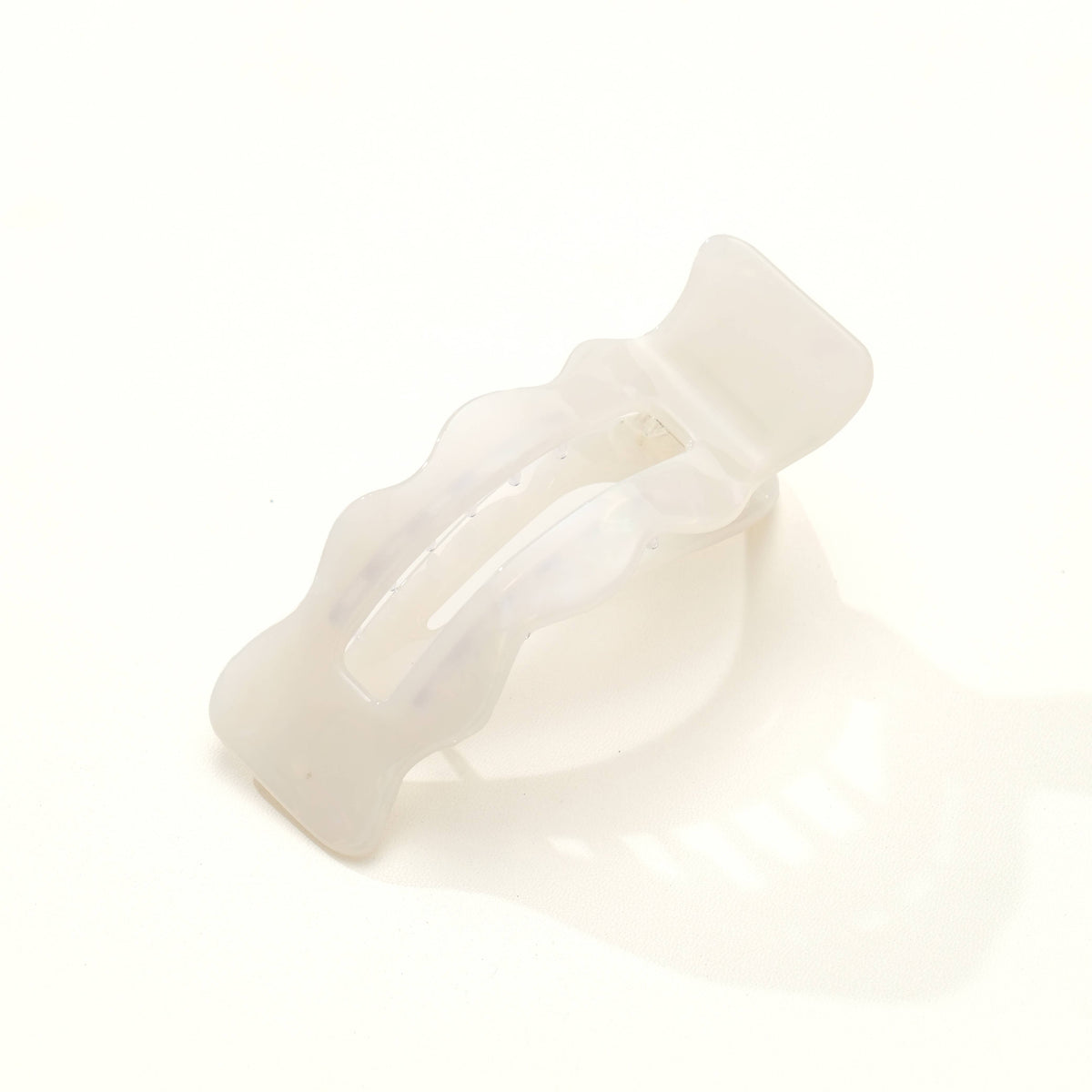 Jane Core Scalloped Flat Lay Claw Clip